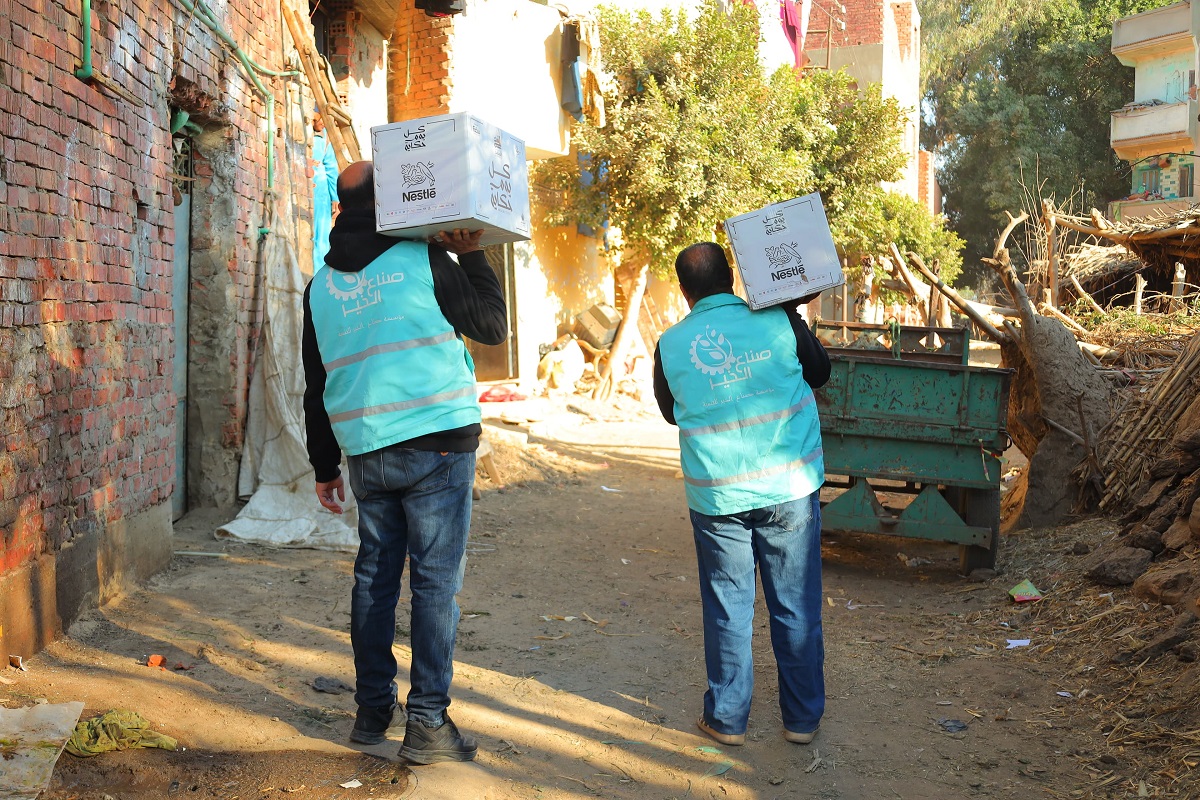 صناع الخير تقدم 23 ألف خدمة غذائية «كرتونة ووجبة»